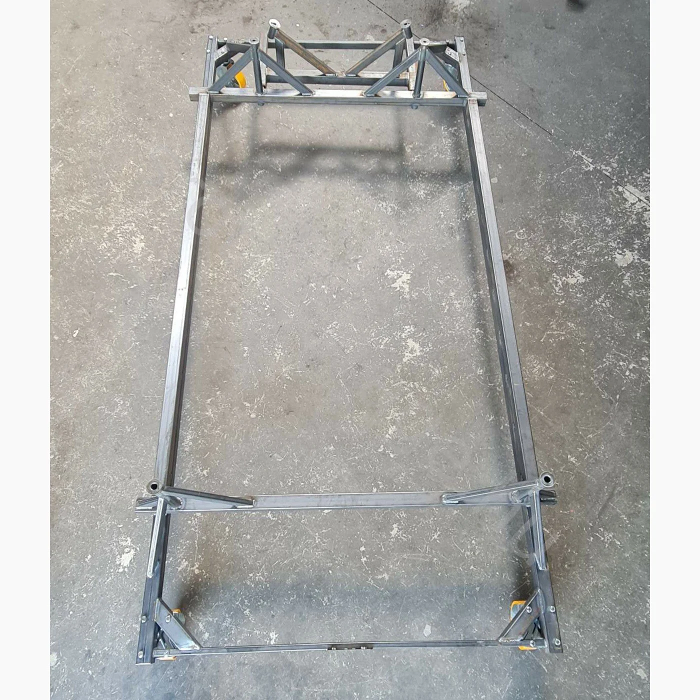 Bérelhető BMW E30 Karosszéria gurító keret